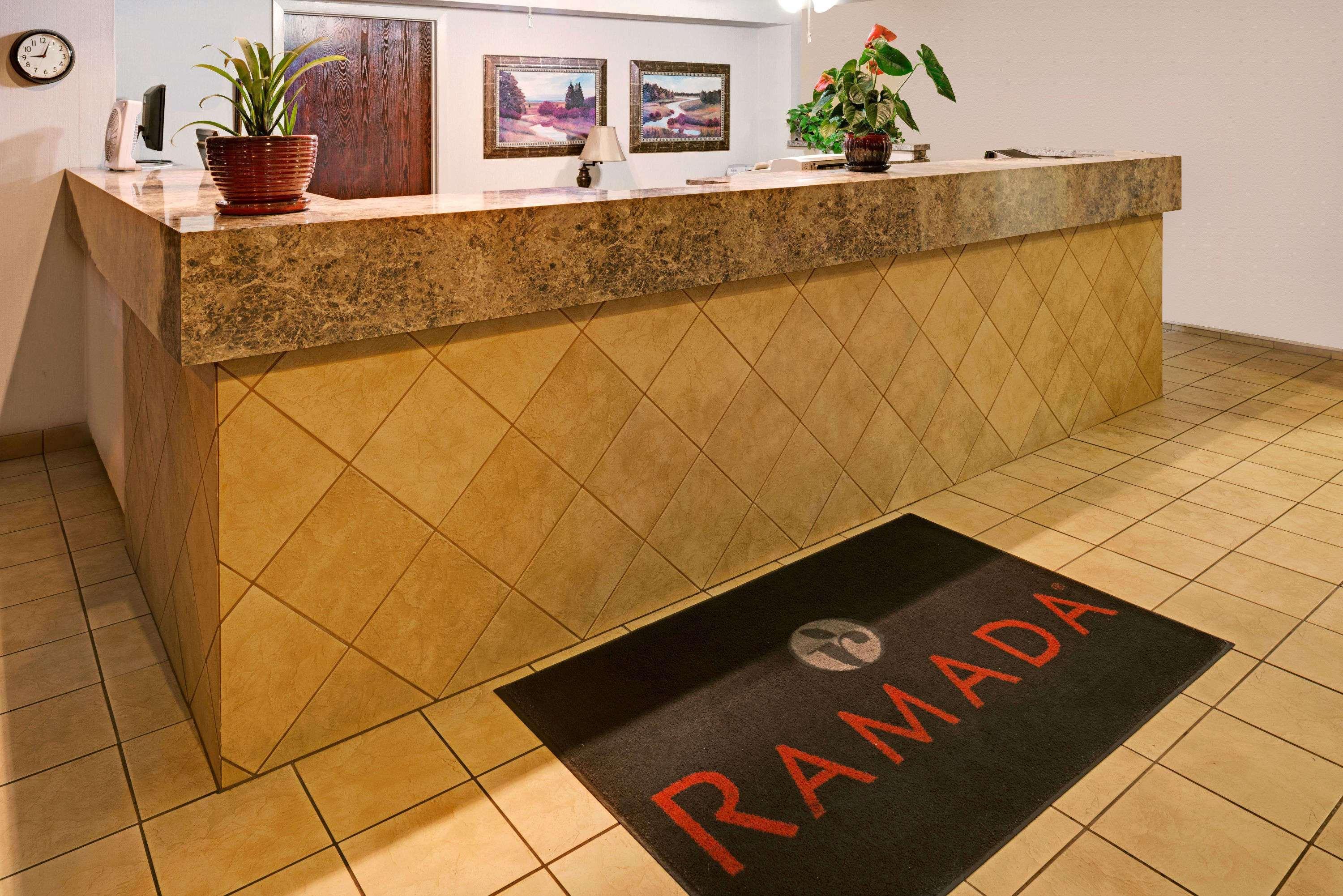 Ramada By Wyndham Spokane Valley Exterior foto